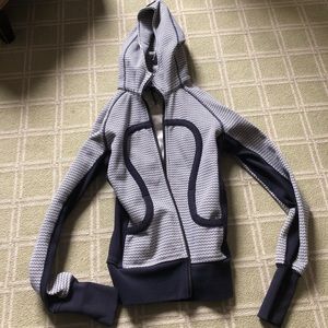 Lululemon thermal jacket! Size 6